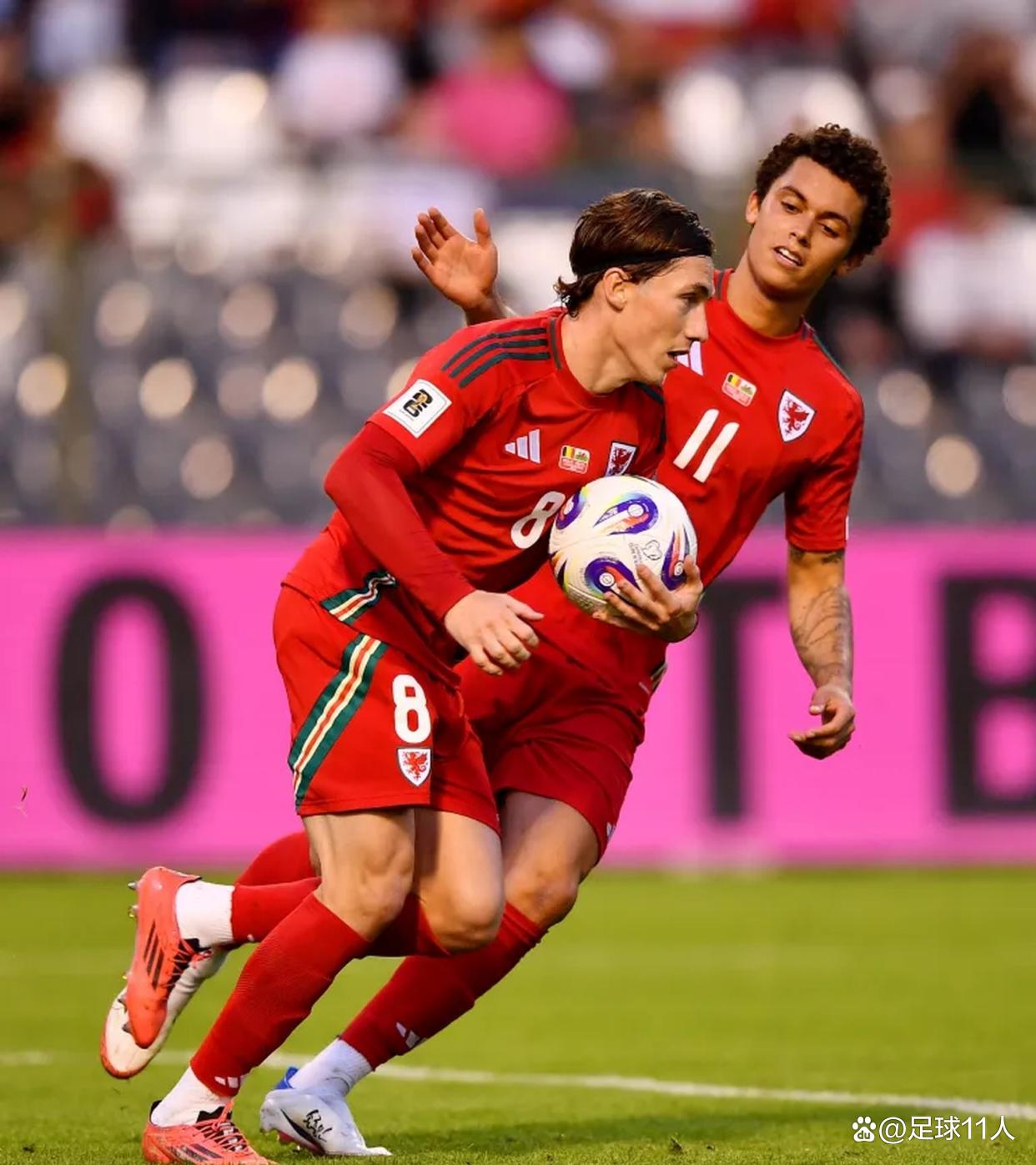 开云- 德布劳内踢前锋 