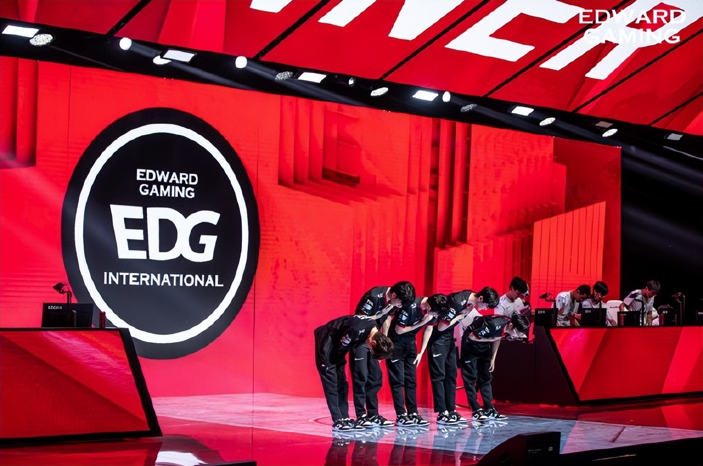 开云体育-关于Uzi关键节点回归赛场，雄鹿带队取胜！的信息